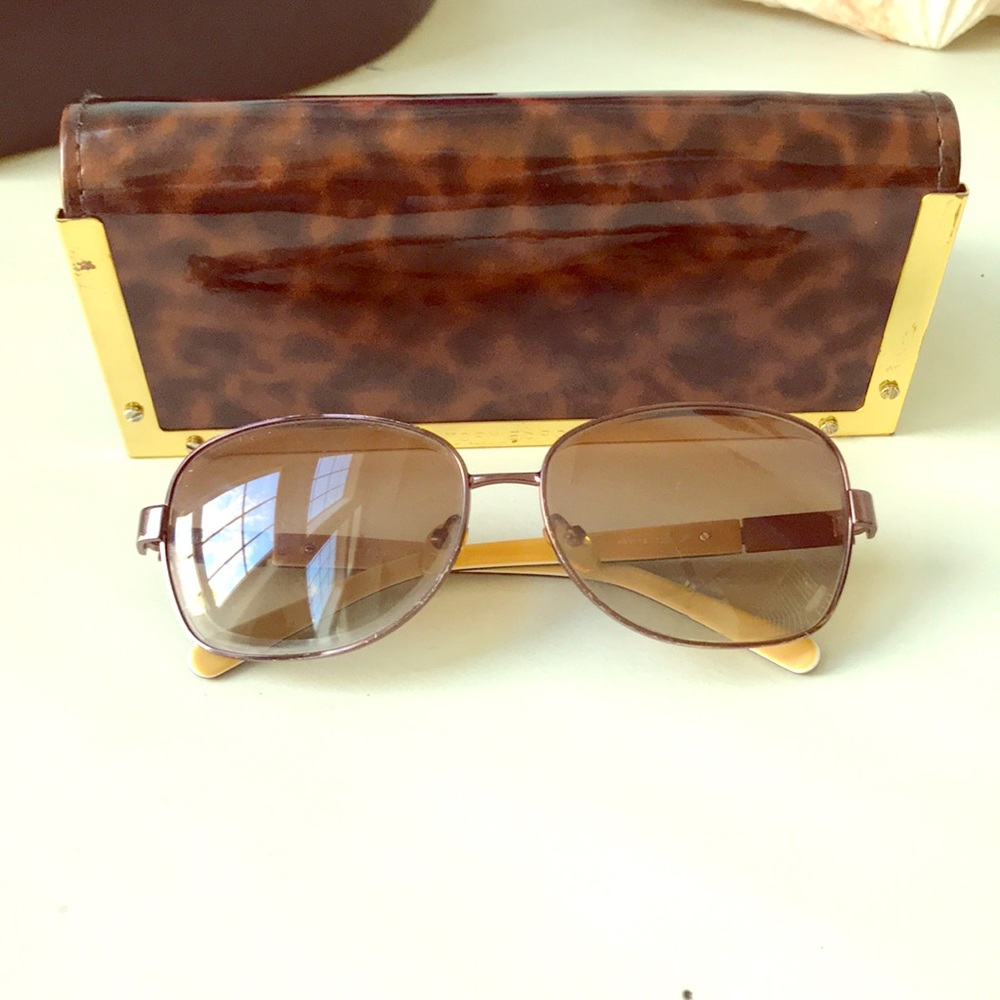 Tory Burch Tortoise Shell Frame Sunglasses